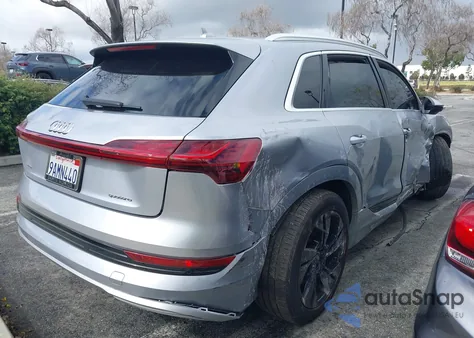 2022 Audi E-Tron Premium Quattro z USA, uszkodzony, nr VIN WA1AAAGE6NB020459